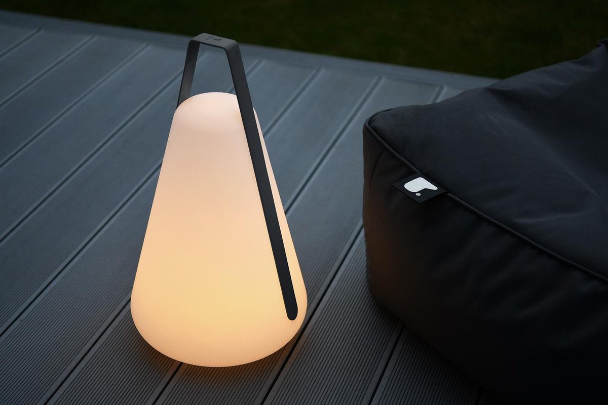 Light up your garden on these beautiful summer evenings 💡🌈
 ⁠
Introducing the B-bulb, where elegance, design and brightness come together to make an iconic light. For both indoor and outdoor use.
 
 ⁠oaktreegardencentre.com/b-bulb-1/