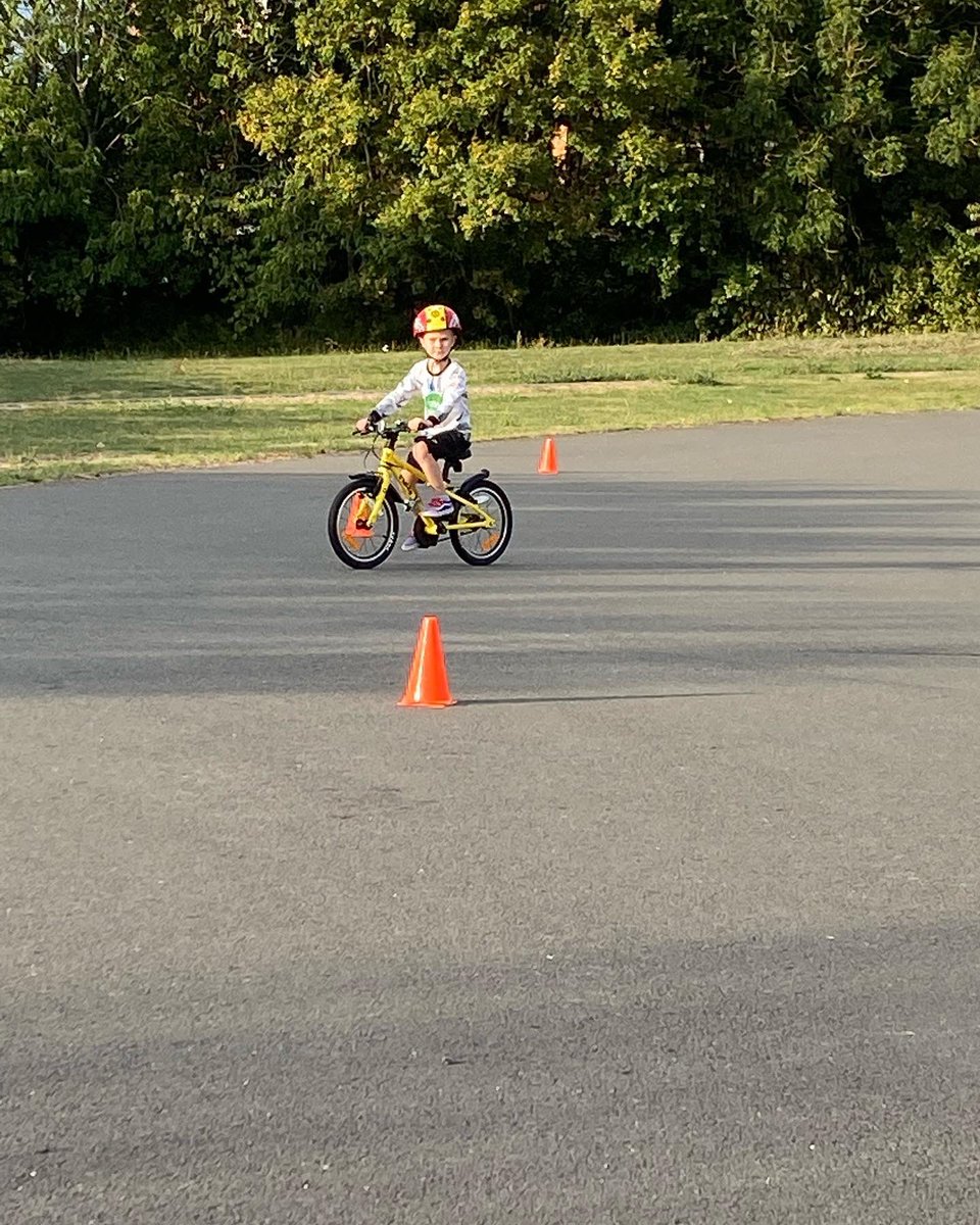 MinibikersUk's tweet photo. Skill session at the #leicestercyclecircuit 🚴‍♂️👍 #frogbikes #frog44 #frog44tdf #minibikers #cycleskills #cycling #cyclecoaching #kidscycling https://t.co/MjZt8u7RPB