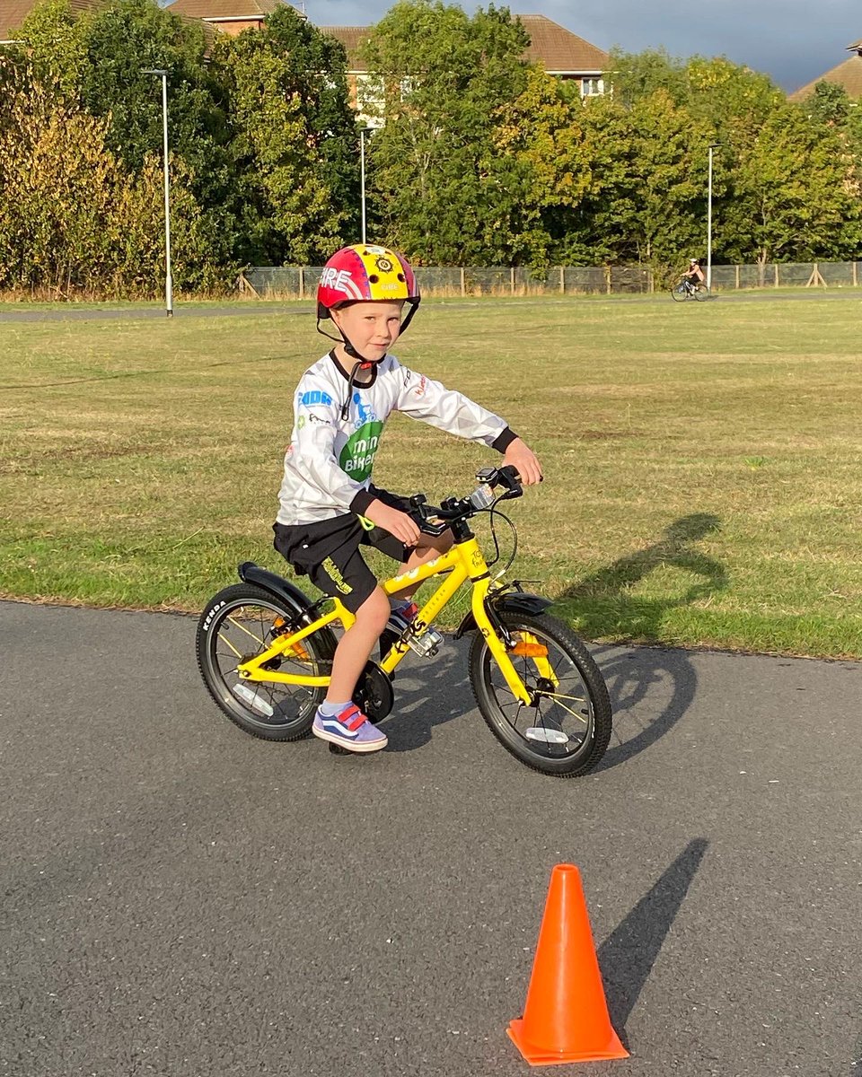 MinibikersUk's tweet photo. Skill session at the #leicestercyclecircuit 🚴‍♂️👍 #frogbikes #frog44 #frog44tdf #minibikers #cycleskills #cycling #cyclecoaching #kidscycling https://t.co/MjZt8u7RPB