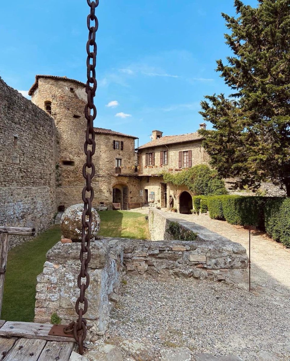Rocca d’Olgisio: le mura nascondono bellezze incredibili.

📸 @ matei_adela_ • #travelvaltidone

#roccadolgisio #valtidone