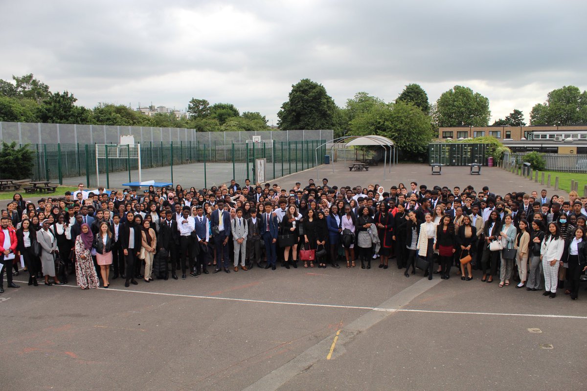 BramptonManor1's tweet photo. Massive congratulations to the 360 students in this cohort. Incredibly proud of you all and excited about the amazingly bright futures that lie ahead of you all. Keep smiling and keep working ahead. Nearly 90% of the grades awarded today were at grades 9 to 5! https://t.co/5F9fyH0vmr
