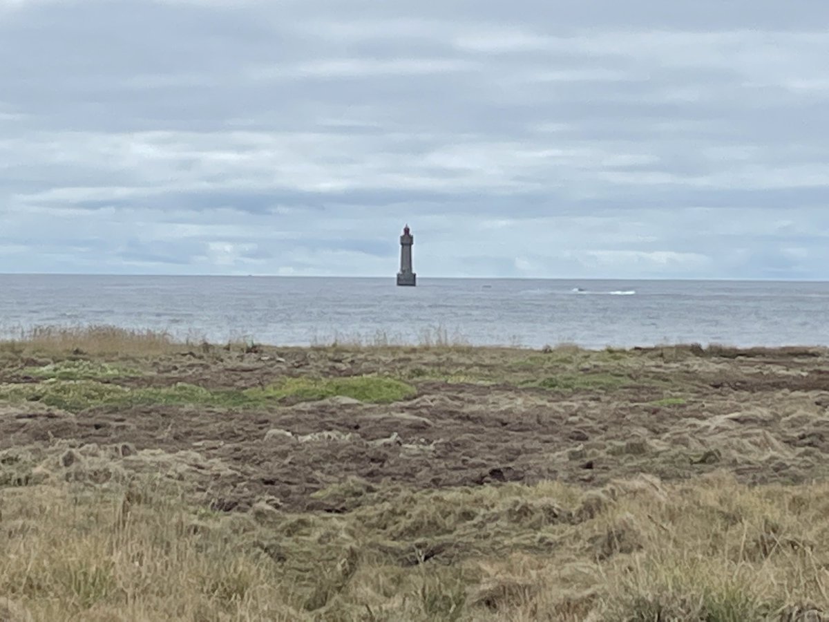 MichelePeron3's tweet photo. Recording the wind on Ouessant for a sound piece about Brittany - soon to come https://t.co/MgO59TEJaG
