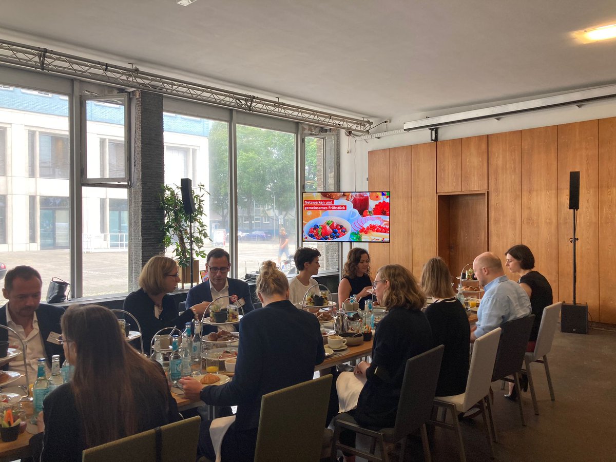 BerlinMeetings's tweet photo. The #BESTIVAL22 has started. One of our kick-off events was the Science Breakfast. After the welcome by Anja Sabanovic (Senate Department for Economics, Energy and Operations), the focus was primarily on networking and exchange. https://t.co/kkej9OCMrJ