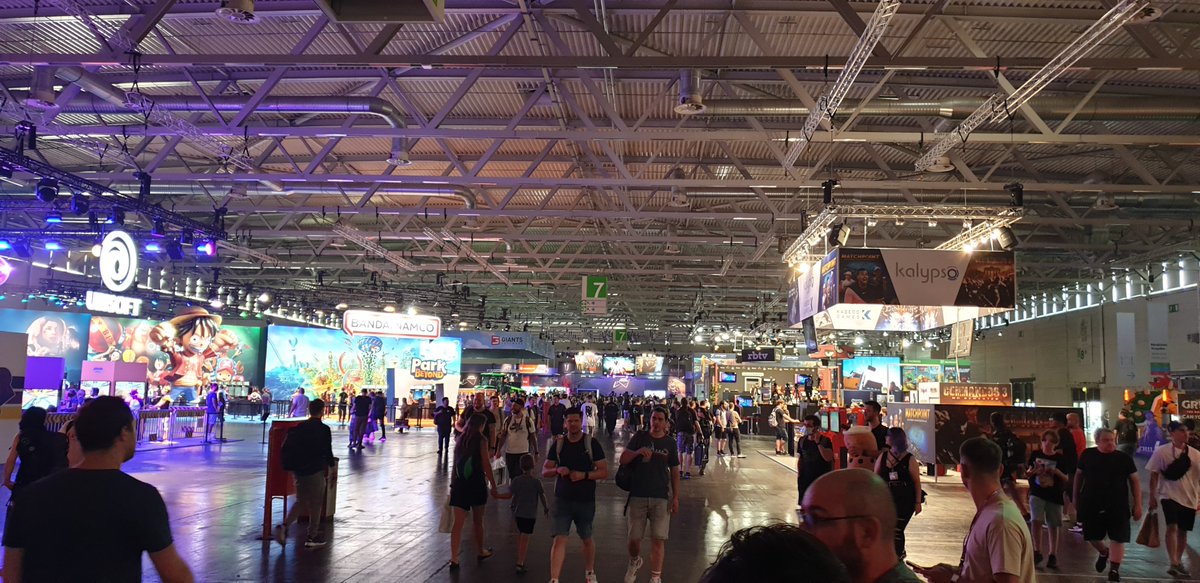 PolycorneGames's tweet photo. Enjoying the #Gamescom a 100%! It's not everyday that we can meet aliens and take selfies with Pikachu ⚡👽

#gamescom2022 #indiegames #indiedev #gamedev #videogames #gaming #gamer https://t.co/vq5VkP14KZ