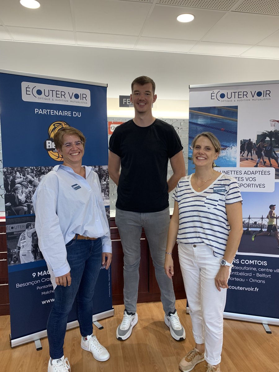 mutcomtoise's tweet photo. Quoi de mieux qu'une équipe de choc ( Merci à Catherine et Emmanuelle ) pour annoncer le renouvellement de notre partenariat avec https://t.co/jdDaZ8jY2W Basket pour la prochaine saison avec nos magasins Ecouter Voir :)
#basket #besançon #sport #partenariat #optique #audition https://t.co/iS6e4SGSjI