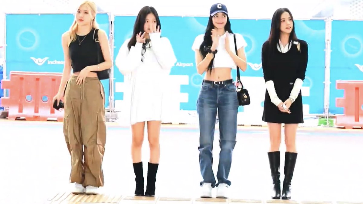 blackpinkbabo's tweet photo. BLACKPINK going to the VMAs ❤️‍🔥 https://t.co/9IUkYoHVoO
