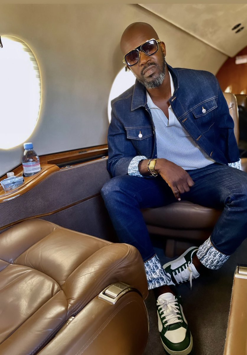 RealBlackCoffee's tweet photo. 👨🏿‍✈️ https://t.co/1eIaGxyYg7