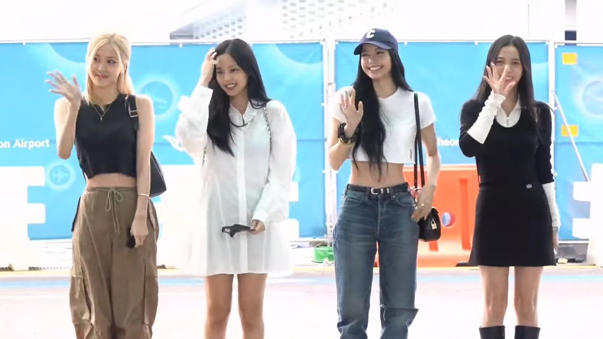xx_turtle_'s tweet photo. Group airport pic it's been so long 🥲

BLACKPINK SAFE SKIES TO VMA https://t.co/VLxpHJgz7G