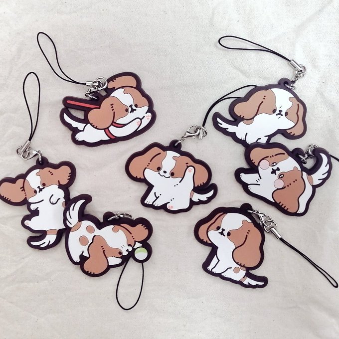 #元気なキャバリア カプセルトイのサンプル届いた すべすべしててかわいいね…2枚目はキャバリア飼ってる人にしか伝わらないサイズの比較です 