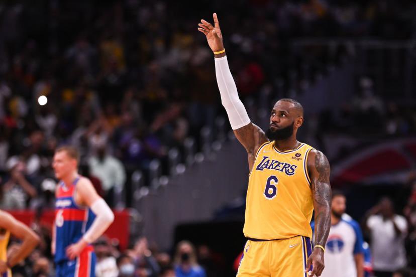 lockedinfr's tweet photo. Tout au long de sa carrière, LeBron James a remporté 40 fois le titre de joueur du mois, sur 105 possibles. C’est évidemment le record all-time. 

Le second derrière lui est Kobe Bryant.. avec 17 nominations. https://t.co/7KULwLfEpJ