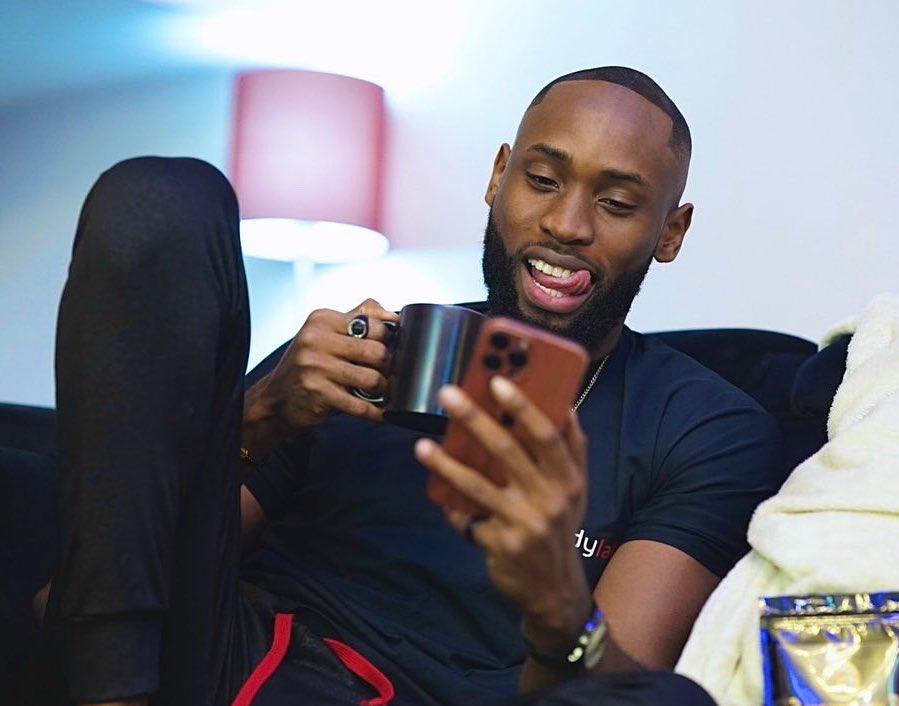 theemmanuelumoh's tweet image. Caption this... 🤭😅 #EmmanuelUmoh #bodylabwears #boldmeseries