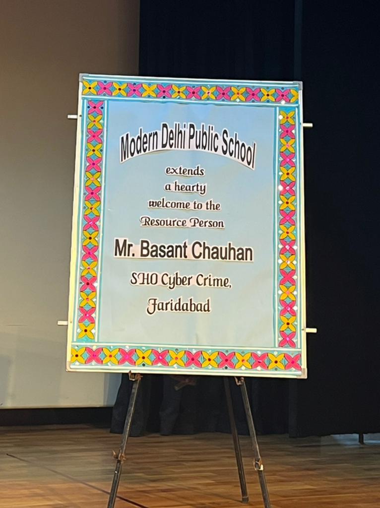FBDPolice's tweet photo. #Cyber_crime_Awareness_program held at Modern Delhi public #School,Sec 87 #Faridabad
Sho cyber crime PS NIT made awareness on
📌Pornography
📌Cyber Bullying
📌Cyber stalking
📌Cyber Grooming
In case of #cyber_fraud
#Call_1930
#BeCyberSmart
@SCBHaryana
@police_haryana https://t.co/UTbwbo0wf2