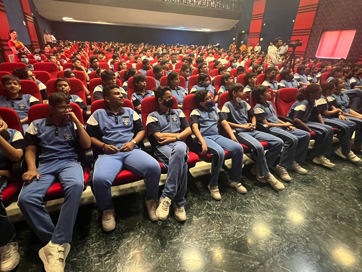 FBDPolice's tweet photo. #Cyber_crime_Awareness_program held at Modern Delhi public #School,Sec 87 #Faridabad
Sho cyber crime PS NIT made awareness on
📌Pornography
📌Cyber Bullying
📌Cyber stalking
📌Cyber Grooming
In case of #cyber_fraud
#Call_1930
#BeCyberSmart
@SCBHaryana
@police_haryana https://t.co/UTbwbo0wf2