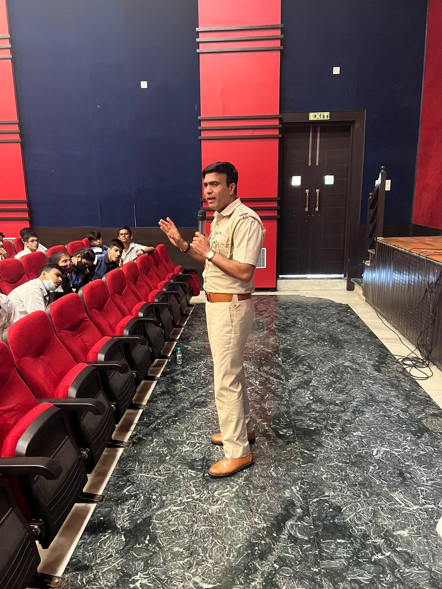 FBDPolice's tweet photo. #Cyber_crime_Awareness_program held at Modern Delhi public #School,Sec 87 #Faridabad
Sho cyber crime PS NIT made awareness on
📌Pornography
📌Cyber Bullying
📌Cyber stalking
📌Cyber Grooming
In case of #cyber_fraud
#Call_1930
#BeCyberSmart
@SCBHaryana
@police_haryana https://t.co/UTbwbo0wf2
