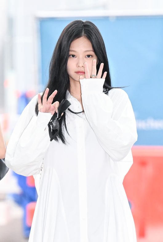 JennieDCGallery's tweet photo. 220825 인천공항 출국 기사 사진 모음 (1)

🔗https://t.co/pUy5oyRTh5
🔗https://t.co/fpz8SuUyrp
🔗https://t.co/0VX3fg0U5i
🔗https://t.co/zwCltVEYhz

JENNIE RUNWAY TO VMAS
#제니 #JENNIE https://t.co/XPswjLYOu4