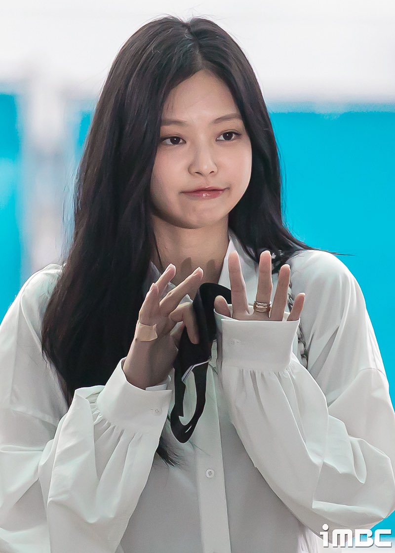 JennieDCGallery's tweet photo. 220825 인천공항 출국 기사 사진 모음 (1)

🔗https://t.co/pUy5oyRTh5
🔗https://t.co/fpz8SuUyrp
🔗https://t.co/0VX3fg0U5i
🔗https://t.co/zwCltVEYhz

JENNIE RUNWAY TO VMAS
#제니 #JENNIE https://t.co/XPswjLYOu4