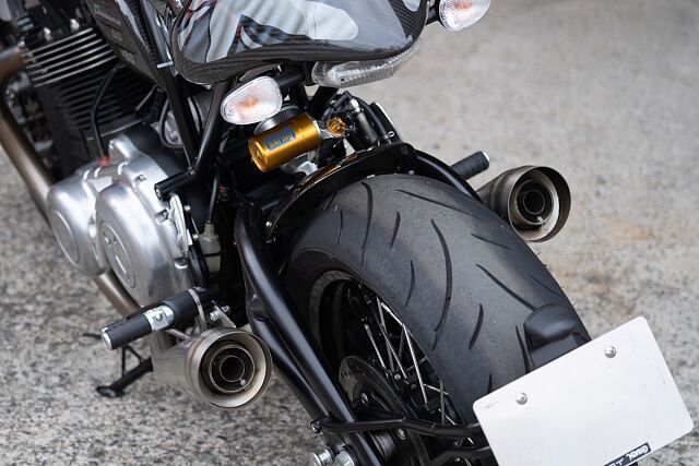 webike_moto's tweet photo. 日本限定10台(全世界200台)のみの超希少な限定車!
エンジンの両サイドから左右に独立したマフラーや迫力のあるアルミ燃料タンクを再現したノスタルジックでありながら最新の技術を融合!
マニアの方はお早めに!
https://t.co/iB7zLamAsj
#ノートン
#DominatorSS
#ウェビック納車お祝いポイント https://t.co/Dr1Ol8ENZO
