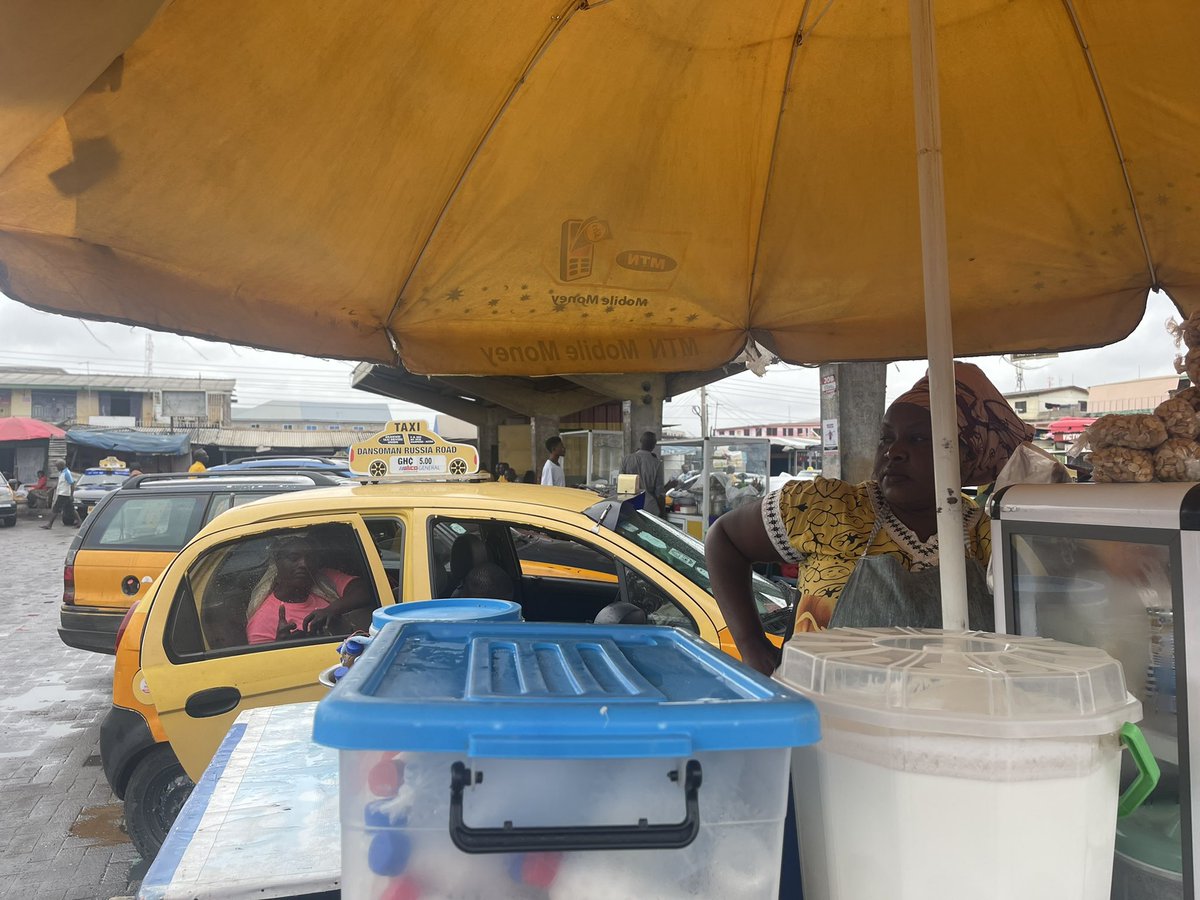 iamrjay12's tweet photo. Burkina a Ghanaian local drink and a source of income to most street hawkers suffers low patronage after a blacklash from U.G that it contains a cancer causative agent called aflatoxin. However hawkers disagree with U.G and are challenging their findings @TDzineku @kodwoboateng https://t.co/HYfTFfZP7R