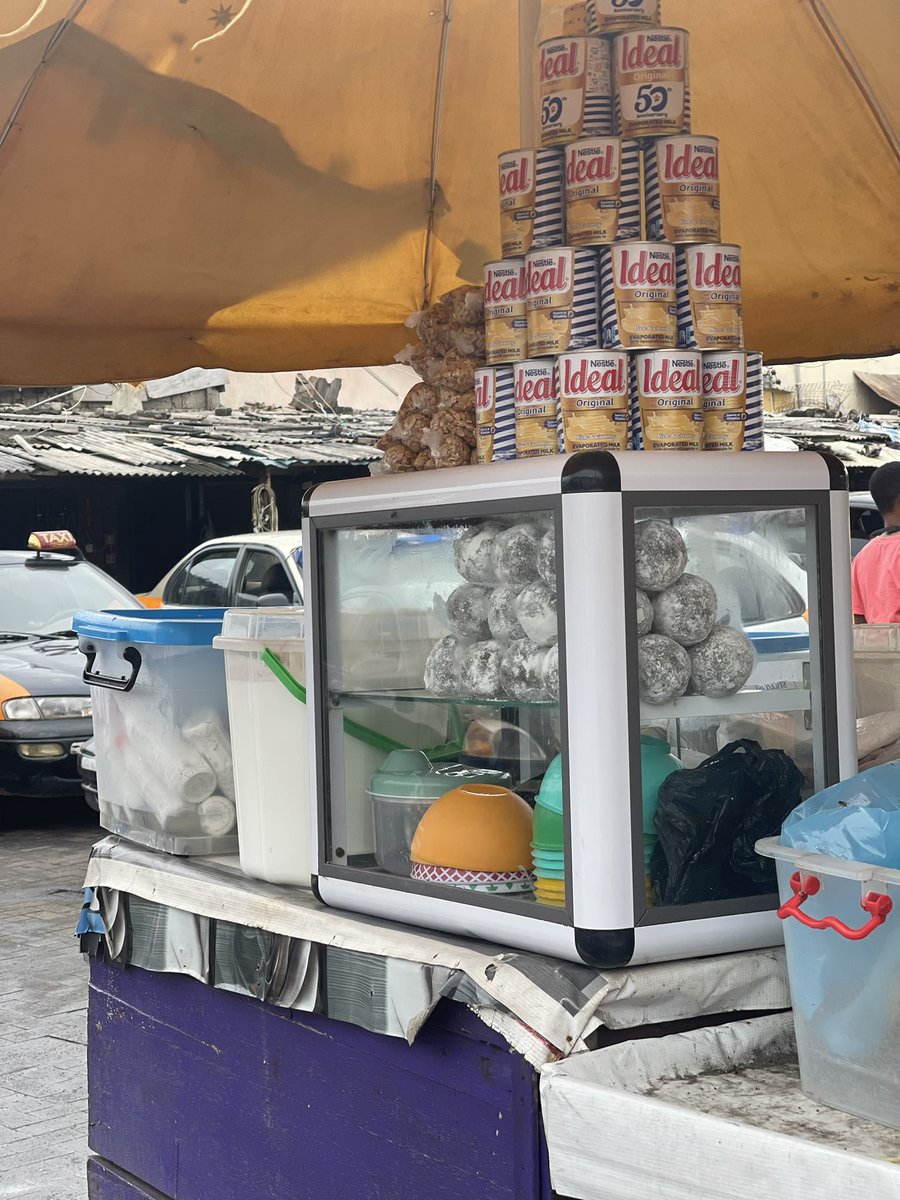 iamrjay12's tweet photo. Burkina a Ghanaian local drink and a source of income to most street hawkers suffers low patronage after a blacklash from U.G that it contains a cancer causative agent called aflatoxin. However hawkers disagree with U.G and are challenging their findings @TDzineku @kodwoboateng https://t.co/HYfTFfZP7R
