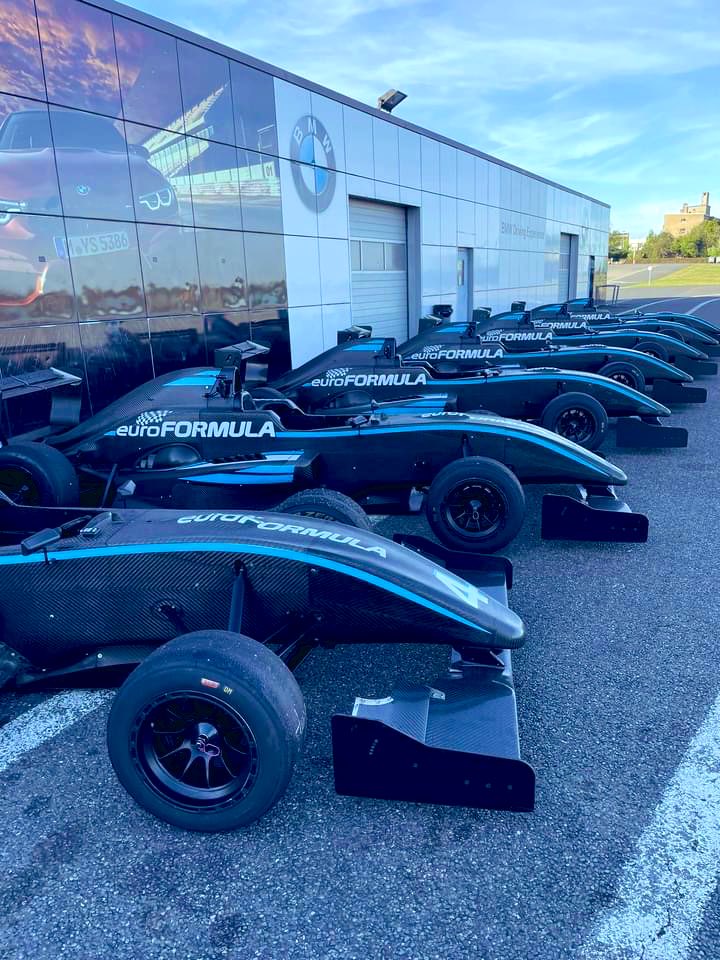 EUROFORMULASCH1's tweet photo. Sur le @MagnyCoursTrack Club pour nos fidèles clients ASK DASSAULT pour 2 belles journées en Formule Renault 2.0
#euroformula #pilotage #formulerenault #magnycours
https://t.co/VKROlxhX3d https://t.co/b3dGiBRcnw