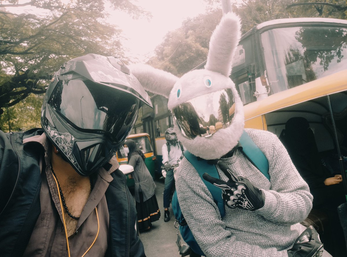 cp_bmanyam's tweet photo. Who wouldn't want to wear helmets if they are this cool?! Never saw each other but we connected instantly. Thanks for the pic, Reacher Jones.  @VegaHelmetIndia @StuddsHelmet Pls make such fun helmets! #helmets #saferiding #funriding https://t.co/WN3MKGoFWs