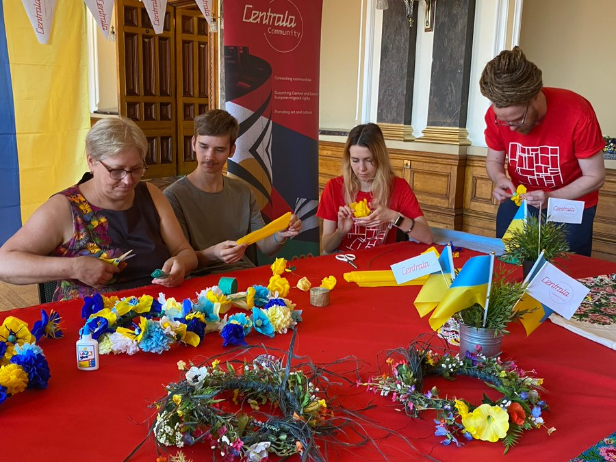 BrumLeader's tweet photo. 🤝 We've teamed up with @Centrala_space to help design our @Eurovision bid logo
🇺🇦 The chosen submission will reflect Ukrainian culture, music and heritage
ℹ️ https://t.co/oBxeNyoUrL
#UseOurPlaceBab #BeBoldBeBham https://t.co/AofN8kkLO6