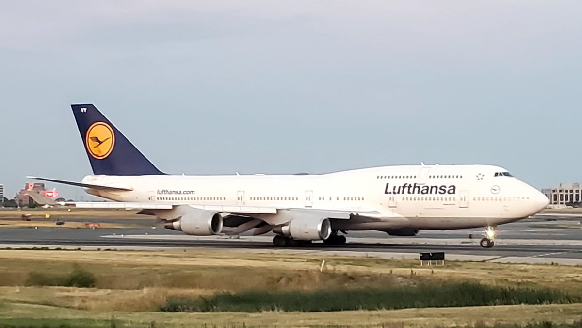 veryboeing's tweet photo. Lufthansa #B747 - 430 #DABVY CYYZ https://t.co/YDrQmKt4JZ