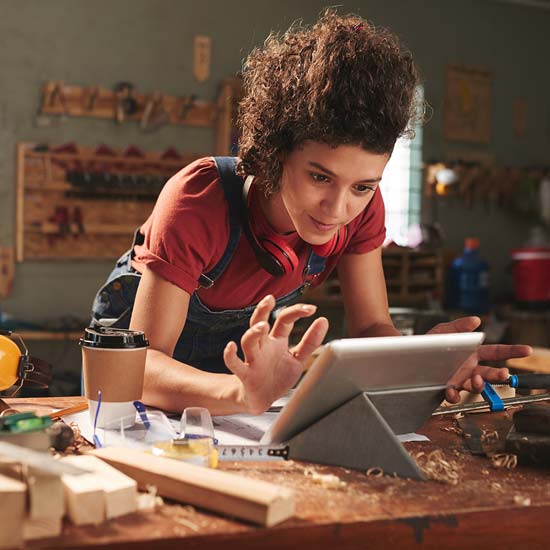 Die #Digitalisierung betrifft Unternehmen jeder Größe. Gerade der Mittelstand und das Handwerk zögern zum Teil noch, notwendige #Innovationen anzuschieben. Mit diesen 5 Tipps fallen die ersten Schritte leichter: bit.ly/3dEEdgX 👈