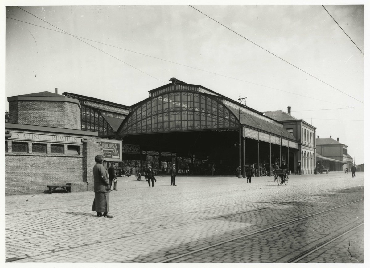 JoodsErfgoed's tweet photo. Vandaag 80 jaar geleden. Op 18 augustus 1942 begonnen de massadeportaties van Haagse Joden. De treinen naar Westerbork vertrokken vanaf Station Staatsspoor in Den Haag. https://t.co/ynwWnBDThW