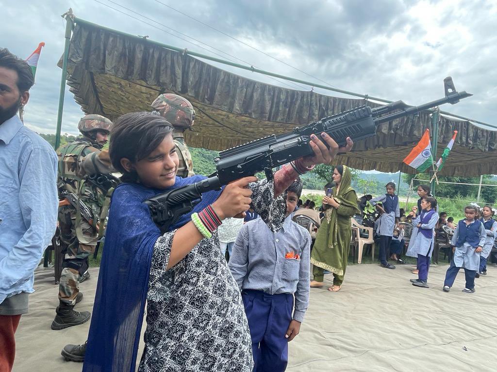IftikarC's tweet photo. #IndianArmy  organised a weapon display showcasing the might of Indian Army and distributed furniture, books &amp; stationary #
IndianArmyPeoplesArmy #Christopher
#IndianArmyPeoplesArmy 
#طرف_علم 
#زد_ميديا 
#مليونية_ألكترونية_احبسو_مرتضي 
#فلسطين   
#justiceforkhadija https://t.co/sRkcTVA1D9