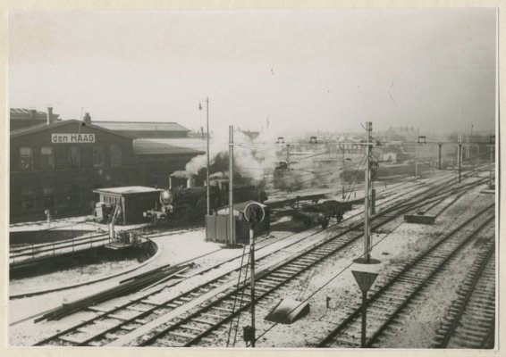 Vandaag 80 jaar geleden. Op 18 augustus 1942 begonnen de massadeportaties van Haagse Joden. De treinen naar Westerbork vertrokken vanaf Station Staatsspoor in Den Haag.