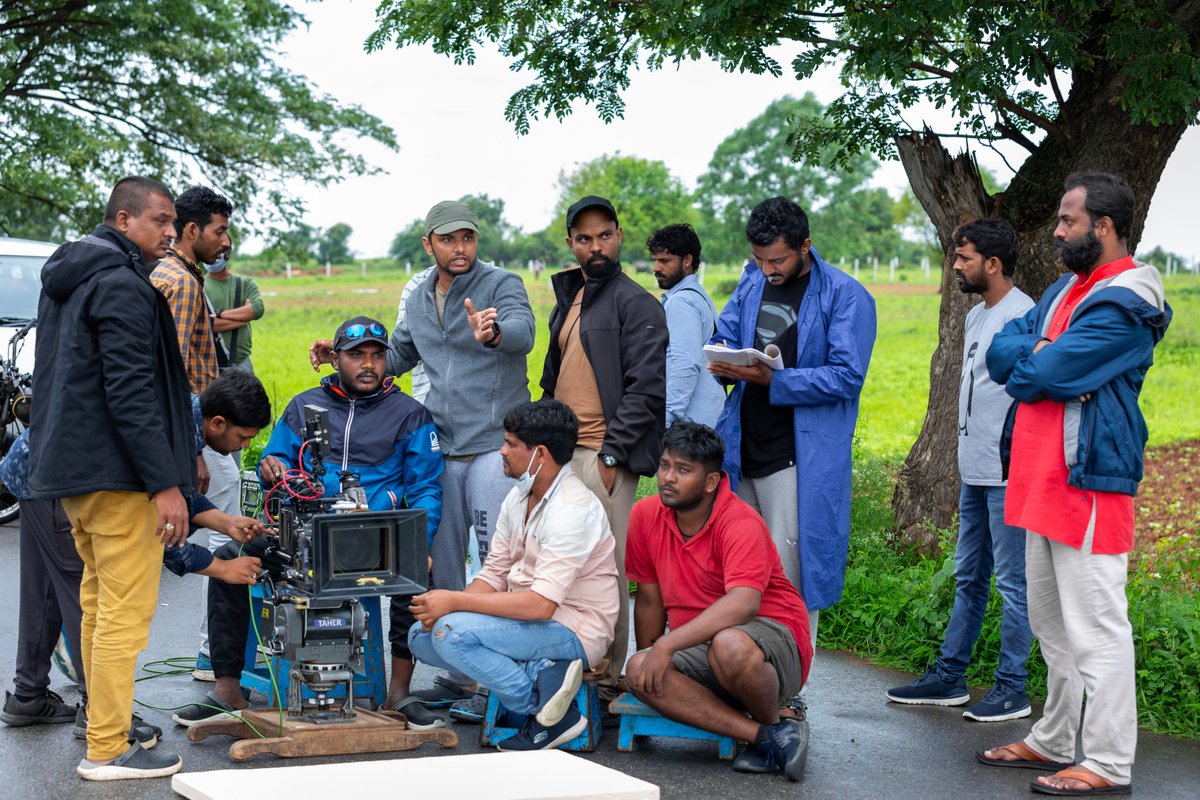 krishient's tweet photo. Finally, we have rolled and finished our #FirstSchedule of #Ustaad in Jadcherla with our main @Simhakoduri23 🎥
@rakeshreddy1224
@phani025
@VaaraahiCC
@vamsikaka
#BehindTheScenes from the first of the many schedules 😜
#ustaad #movies #1stschedulewrap https://t.co/TflIQ37VG6