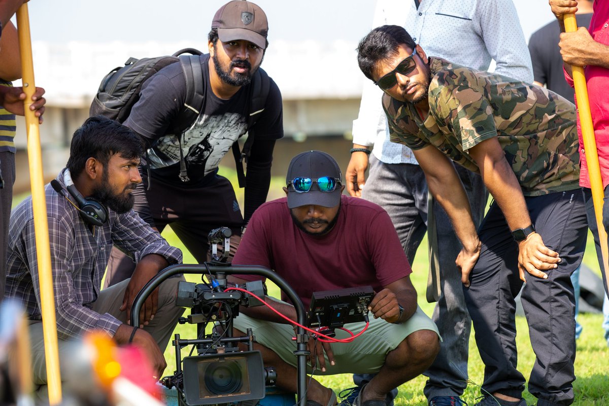 krishient's tweet photo. Finally, we have rolled and finished our #FirstSchedule of #Ustaad in Jadcherla with our main @Simhakoduri23 🎥
@rakeshreddy1224
@phani025
@VaaraahiCC
@vamsikaka
#BehindTheScenes from the first of the many schedules 😜
#ustaad #movies #1stschedulewrap https://t.co/TflIQ37VG6