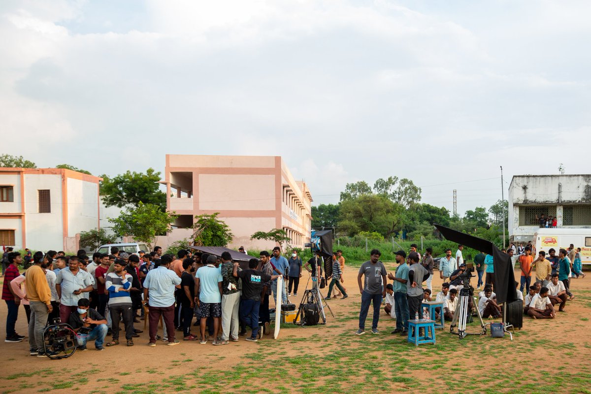 krishient's tweet photo. Finally, we have rolled and finished our #FirstSchedule of #Ustaad in Jadcherla with our main @Simhakoduri23 🎥
@rakeshreddy1224
@phani025
@VaaraahiCC
@vamsikaka
#BehindTheScenes from the first of the many schedules 😜
#ustaad #movies #1stschedulewrap https://t.co/TflIQ37VG6