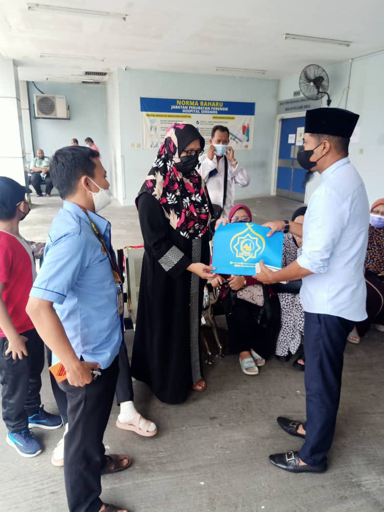 Khidmat Pengurusan Jenazah warga JKR Malaysia <a href="/ckipjkr/">CKIP JKR Malaysia</a> 

Surau KKR &amp; JKR telah membantu pengurusan jenazah Allahyarham Mohamad Nizar Miron (45 tahun) yg meninggal dunia akibat kemalangan. 

Didoakan agar roh Allahyarham dicucuri rahmat olehNya. 

امين يارب العالمين

Al Fatihah