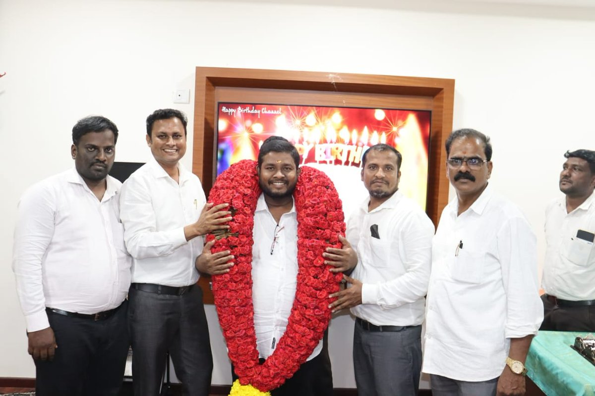kaizensukumar's tweet photo. தமிழக வாகன ஓட்டுனர்கள் மற்றும் தொழிலாளர்கள் நல சங்கத்தின் பொதுச் செயலாளர் @SurendranYes5 அவர்களின் பிறந்தநாள் நேற்று சங்கத்தின் தலைமை அலுவலகத்தில் மிகச் சிறப்பாக கொண்டாடப்பட்டது
#HBDSurendran #tndwwa #Generalsecretaryoftndwwa #Birthdaycelebration #fuehrerfintech https://t.co/zpA0CHdCJl