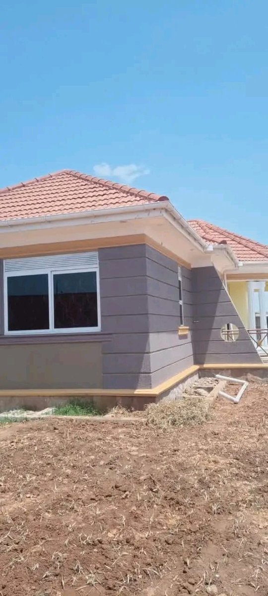 UwezoEngineerin's tweet photo. Your family deserves a modern comfortable house.We as Uwezo bring you comfort at your convenience. 

This is a four-bedroom residential house located in Bubuli Nkumba. This house was a contract project that was worked upon by Uwezo team of professionals engineers. https://t.co/fyYD1ZOExb