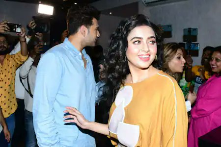Oneindia's tweet photo. @itsmetejasswi and @kkundrra mesmerise with their chemistry at Dobaara screening

#TejassswiPrakash #KaranKundrra #TejRan #DobaaraaScreeningInDelhi #Dobaraa #TaapseePannu #AnuragKashyap https://t.co/TxBpspCEMc
