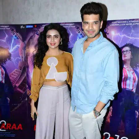 Oneindia's tweet photo. @itsmetejasswi and @kkundrra mesmerise with their chemistry at Dobaara screening

#TejassswiPrakash #KaranKundrra #TejRan #DobaaraaScreeningInDelhi #Dobaraa #TaapseePannu #AnuragKashyap https://t.co/TxBpspCEMc