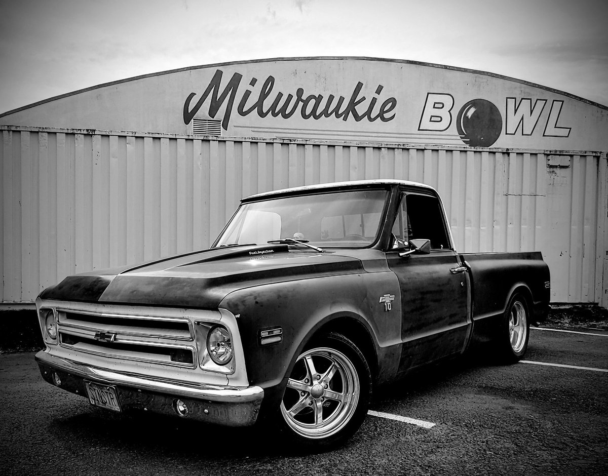 RobtheToonMan's tweet photo. #milwaukiebowl
#robsrodshop
#sasquatchartworks #sinister #lilsin #robthetoonman #67chevy #67chevypickup #67chevytruck #fleetside #shortbed #chevytruck #chevypickup #c10 #chevyc10
#hotrod #carshow #hotrod #classiccars #cruisein #rodrun #kustom #customcar https://t.co/4W23UI45VH