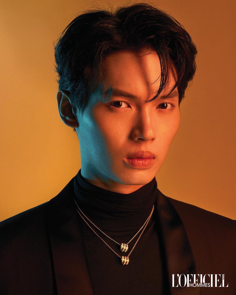 LOfficielThai's tweet photo. ตัวอย่างภาพแฟชั่นเซ็ตส่วนหนึ่งของวิน - เมธวิน โอภาสเอี่ยมขจร จากนิตยสารลอฟฟีเซียล ออมส์ ฉบับประจำฤดูใบไม้ร่วง 2022 ครับ

บอกได้เลยว่า ในเล่มมีเยอะกว่านี้อีก #snowballpower ห้ามพลาด ไม่ว่ากรณีใดๆ
#winmetawin
#snowballpower
#Bulgari

#SerpentiViper
#BZero1
#วินเมธวิน https://t.co/E831H4v2dz