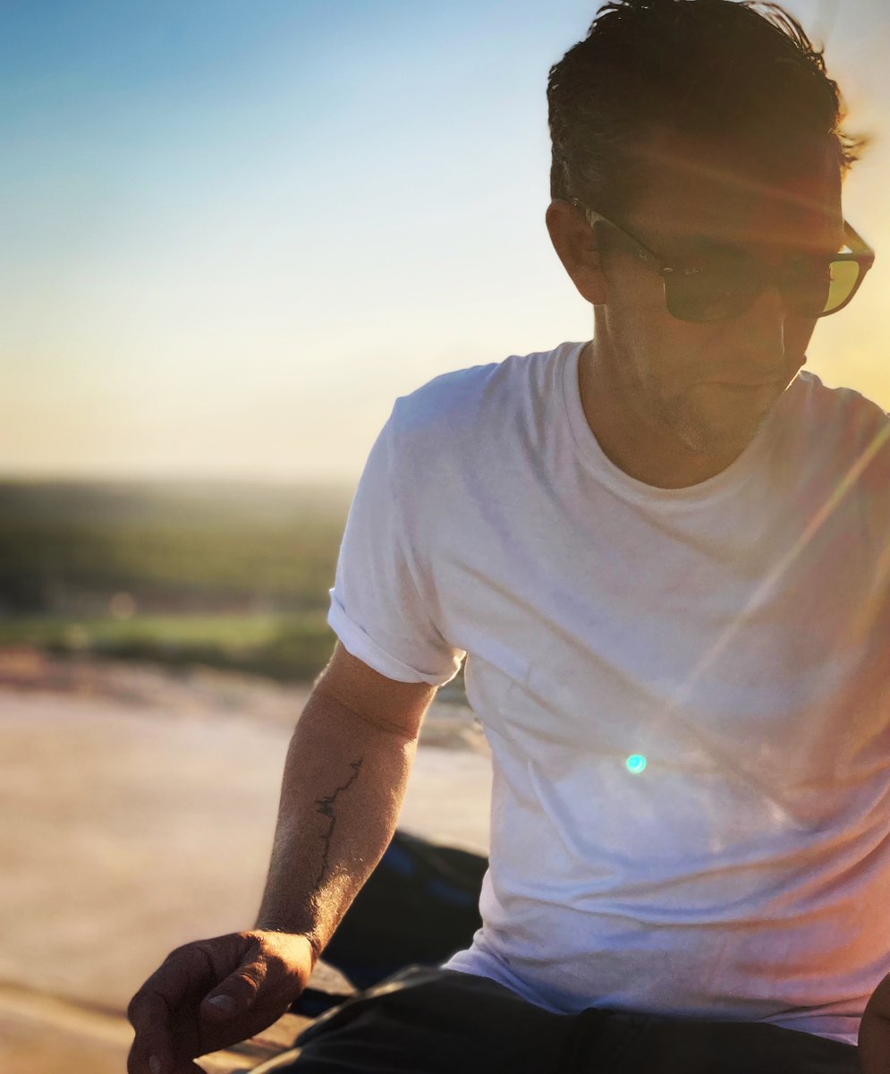 JonKennedy's tweet photo. New music incoming when I get to the #foreststudio from here!
d-_-b https://t.co/njrBSFbZM8