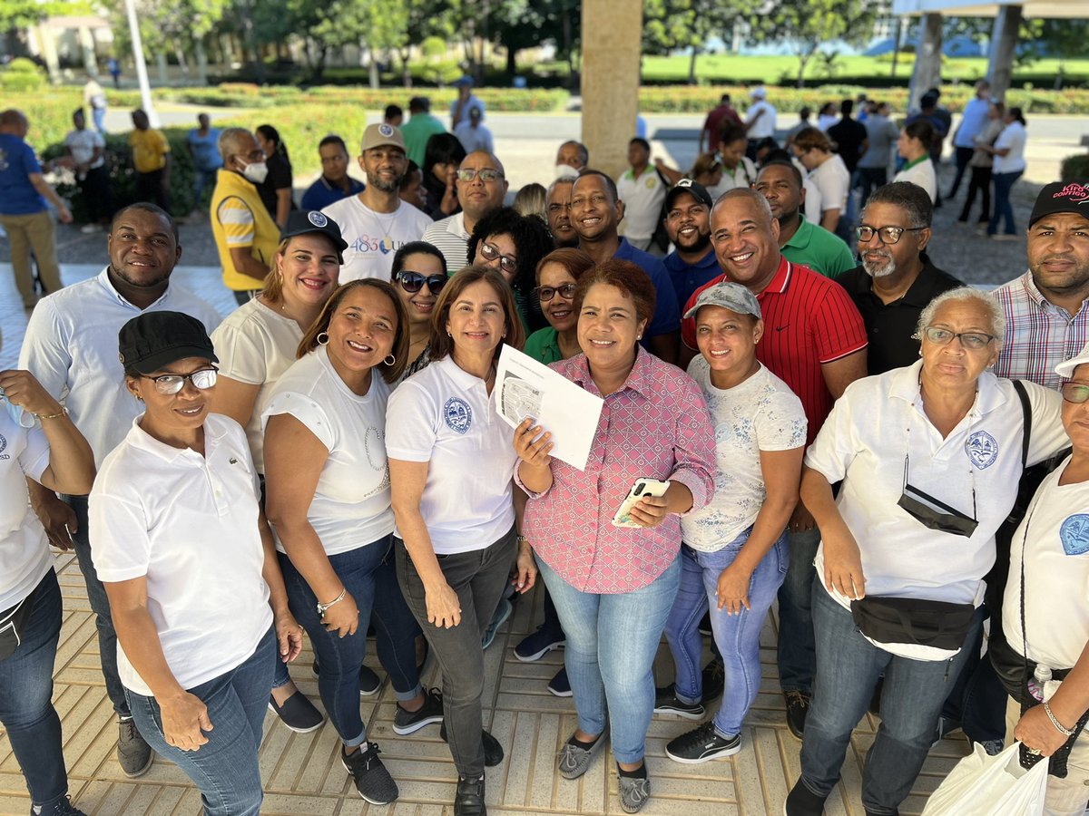 sosa_prez's tweet photo. Jornada de Descacharrización y Limpieza: UASD contra el Dengue. https://t.co/KTmXphPgYE