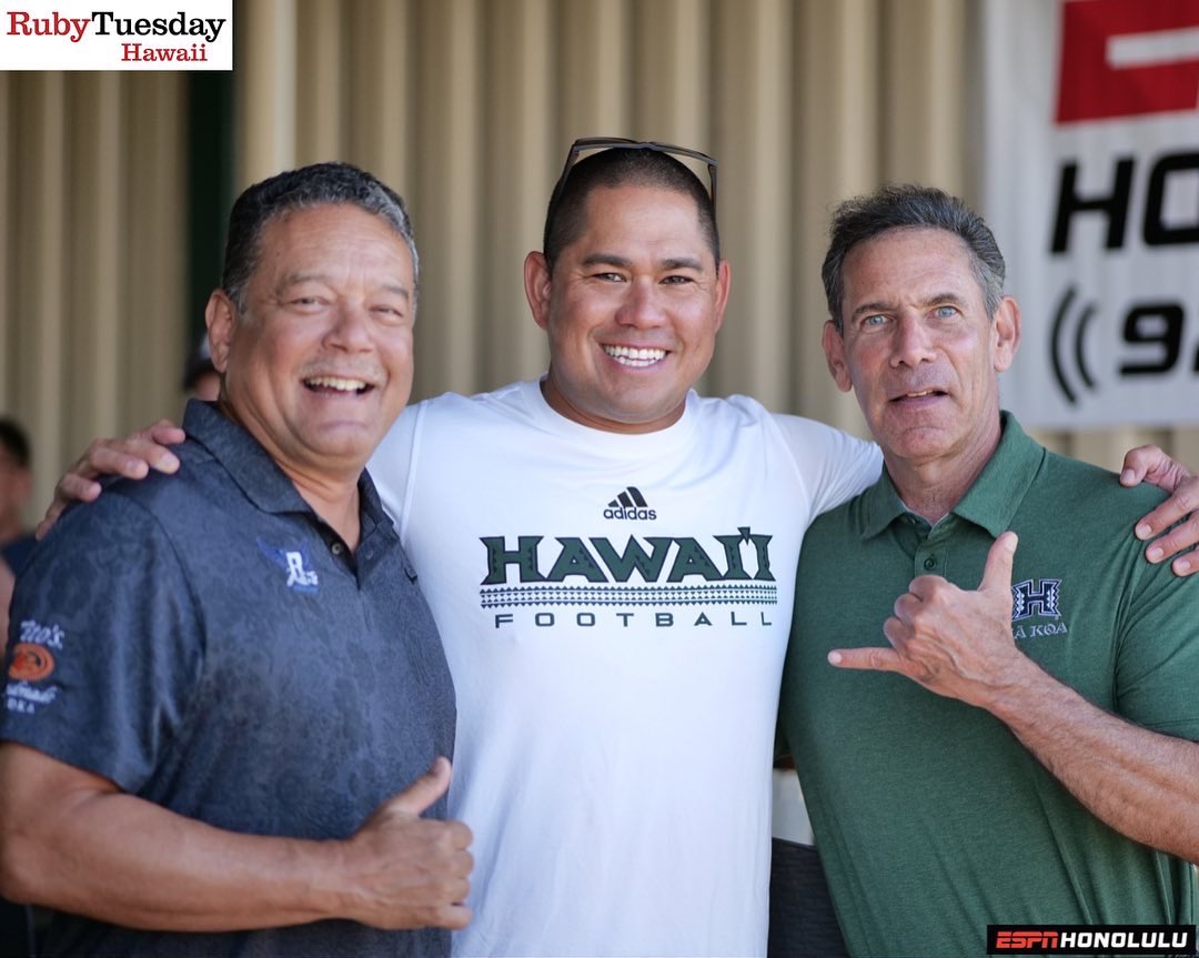 ESPNHonolulu's tweet photo. Mahalo for coming out or tuning in to Call The Coach at Ruby Tuesday with Head Coach @CoachTimmyChang!! 

#RubyTuesday #CallTheCoach #TimmyChang #BRADDAHHOOD #ESPNhonolulu https://t.co/VRBg69Grcb