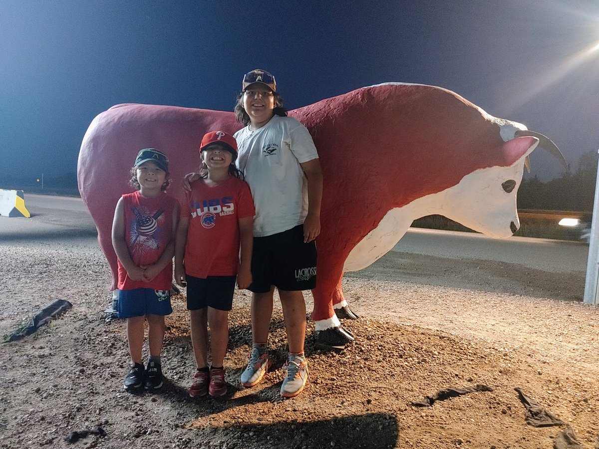 Big_G_09's tweet photo. #TheBestDay 🙏 #BullsClub 🐂 #Roadie2022 🚐 touring around the #Prairies #WesternCanada 🛢️ 🌾 #Alberta #Saskatchewan #Canada 🇨🇦 #RedBull #RadissonSquareGarden #NB #Vegreville 🇺🇦 #EasterEgg #Mundare #BigSausage Finally back in #Saskatchatoon 🤣 #HomeSweetHome 💚 https://t.co/rLcXx13nXa