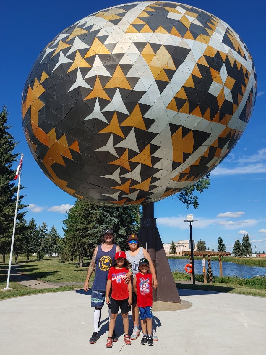 Big_G_09's tweet photo. #TheBestDay 🙏 #BullsClub 🐂 #Roadie2022 🚐 touring around the #Prairies #WesternCanada 🛢️ 🌾 #Alberta #Saskatchewan #Canada 🇨🇦 #RedBull #RadissonSquareGarden #NB #Vegreville 🇺🇦 #EasterEgg #Mundare #BigSausage Finally back in #Saskatchatoon 🤣 #HomeSweetHome 💚 https://t.co/rLcXx13nXa