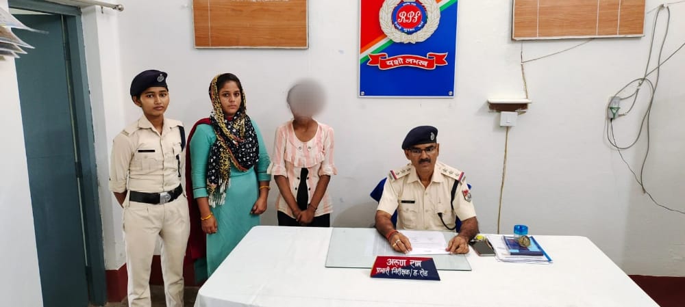 rpfecrhq1's tweet photo. On 17.08.22 under operation #NanheFariste #RPF Post Hazaribag Road rescued 01 minor girl at railway stations and handed over to Child Helpline, Hazaribag  for further disposal. 
@RPF_INDIA https://t.co/h8e1gKOTQd