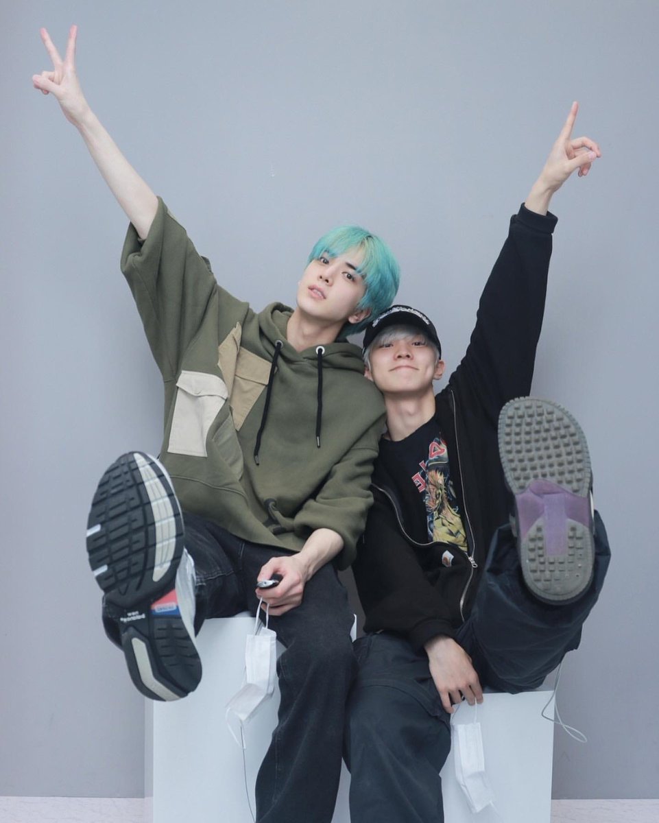 num0267's tweet photo. 👀 💙🖤 https://t.co/GoiwW8lWus