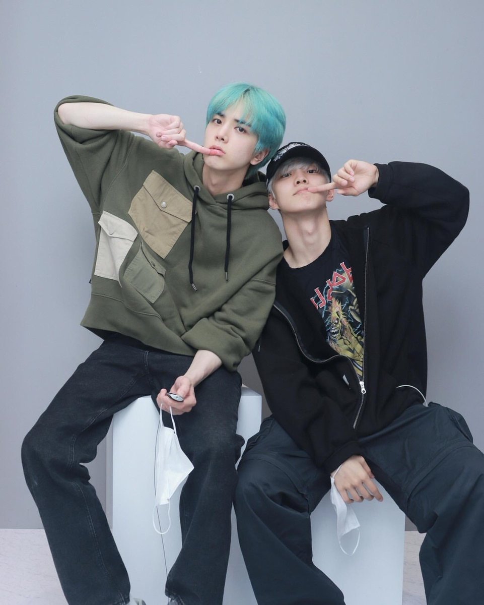 num0267's tweet photo. 👀 💙🖤 https://t.co/GoiwW8lWus