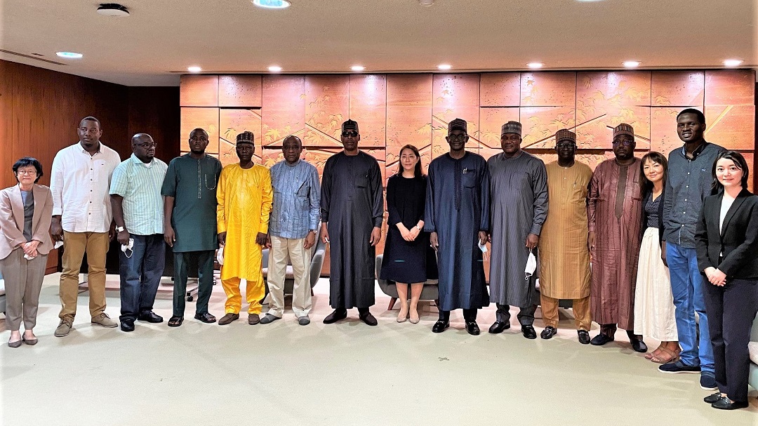 JICA together w/ UNDP invited the Nigerian🇳🇬 govt. delegation to Japan.

The delegation deepened its understanding of postwar reconstruction of Hiroshima.

"Nigeria will learn from the experience of how the people of Hiroshima stood up &amp; achieved reconstruction from devastation"